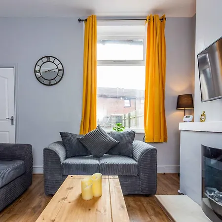 Spectacular House With Patio In Carlisle Apartment *
